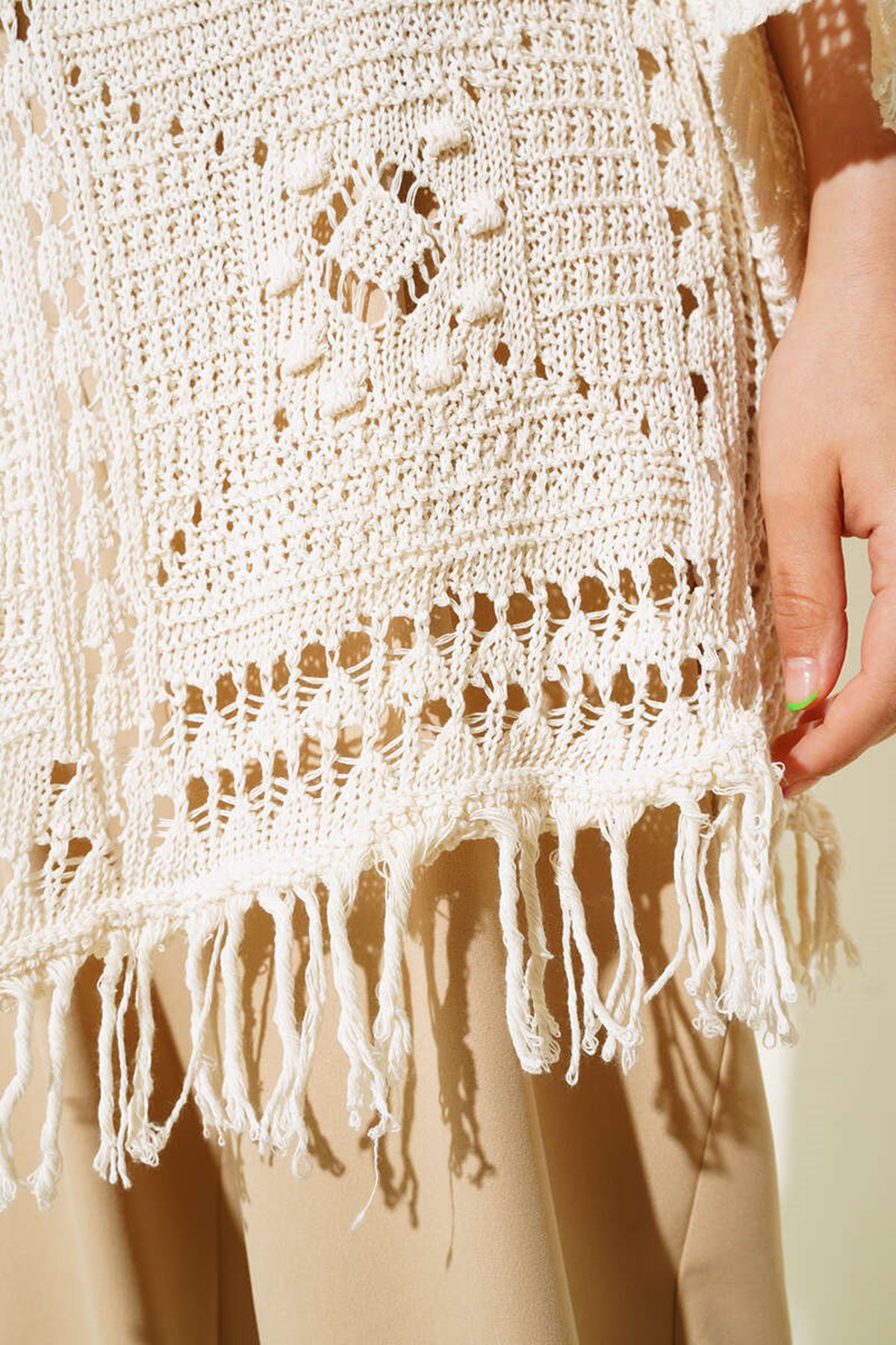 Low Shoulder Knitwear Cardigan With Tassels At The Hem – Brand: Maxi Modena – Women & Kids, Baby Clothes Wholesale – TheBS Women