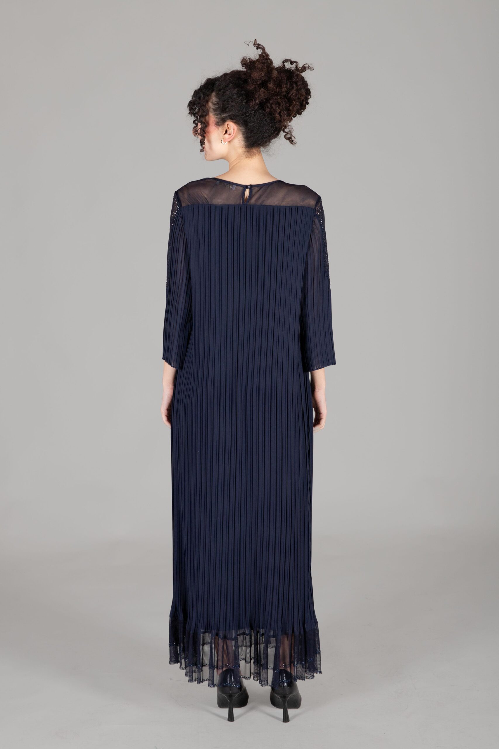 Oval Collar Stone Pleated Dress – Brand: GUMANIZE – Women & Kids, Baby Clothes Wholesale – TheBS Women