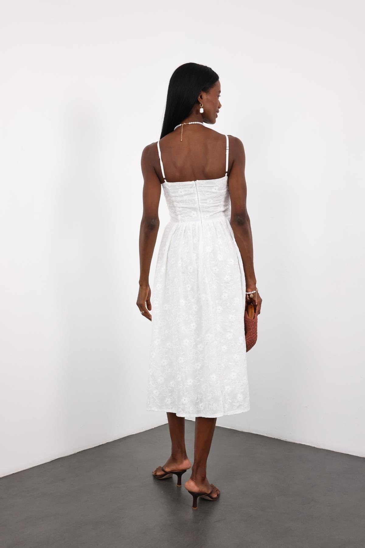 White Floral Slip Midi Dress With Sweetheart Neck – Brand: Cream Rouge – Women & Kids, Baby Clothes Wholesale – TheBS Women