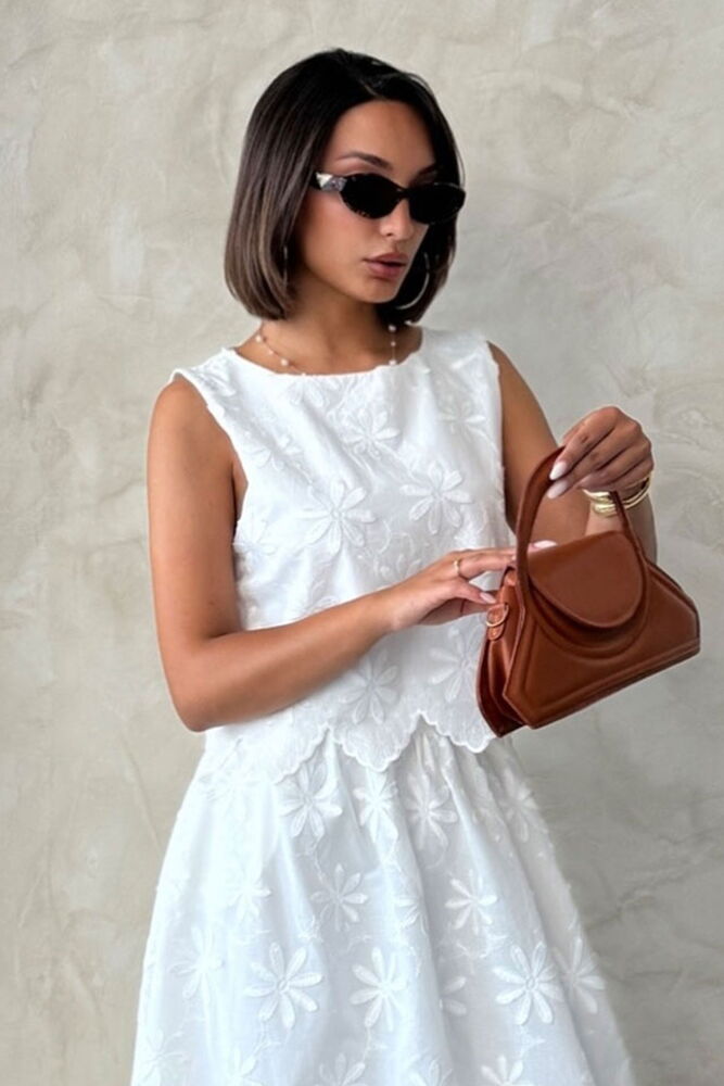 Embroidered Sleeveless Blouse -