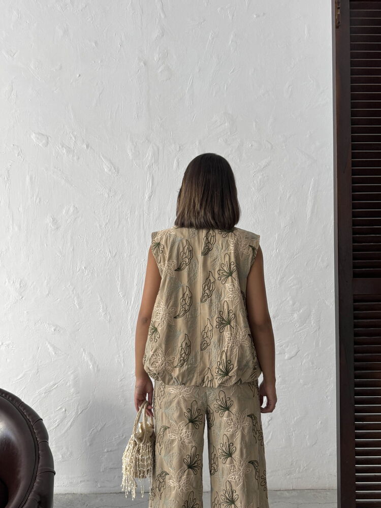 Beige Oversized Floral Shirt With Zip Up Closure – Brand: Topshow – Women & Kids, Baby Clothes Wholesale – TheBS Women