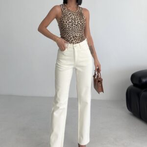 White Mom Jeans With High Waist And Buttoned Closure - Brand: XLove - Women & Kids, Baby Clothes Wholesale - TheBS Women