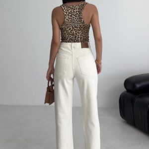 White Mom Jeans With High Waist And Buttoned Closure - Brand: XLove - Women & Kids, Baby Clothes Wholesale - TheBS Women