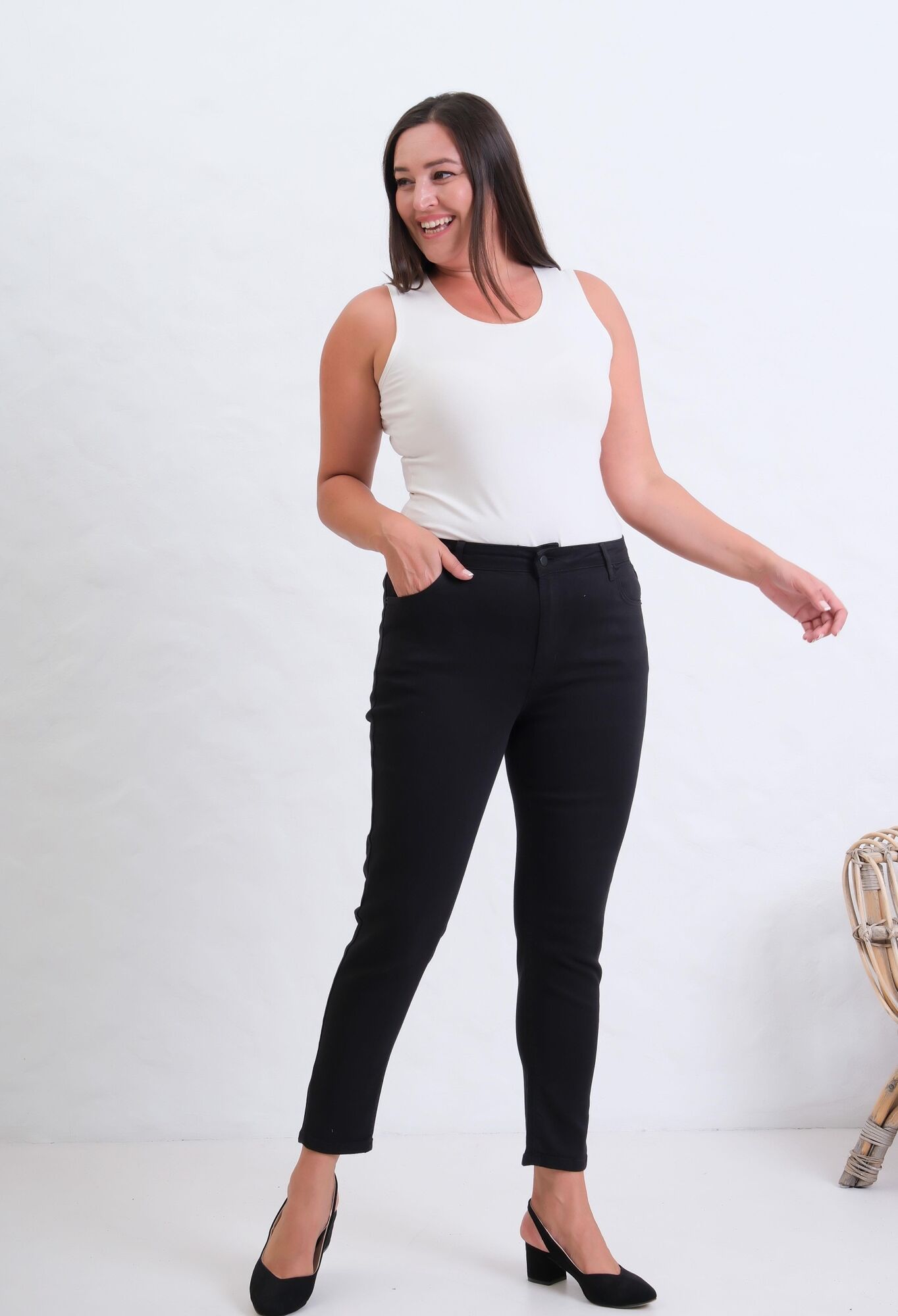 Casual Elegant Jeans - Brand: LACARINO - Women & Kids, Baby Clothes Wholesale - TheBS Women