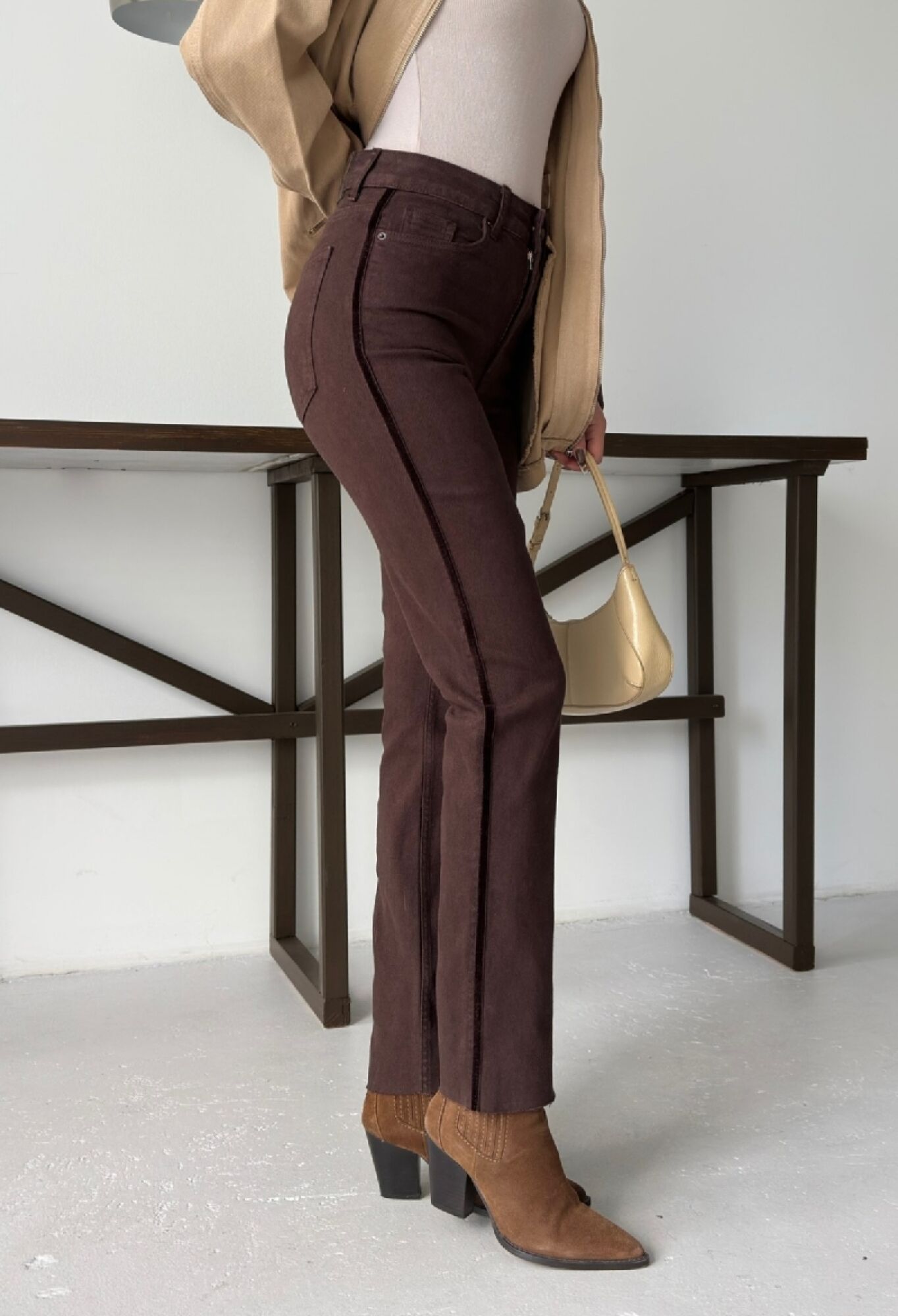 Brown High Waist Mom Jeans With Straight Leg - Brand: XLove - Women & Kids, Baby Clothes Wholesale - TheBS Women