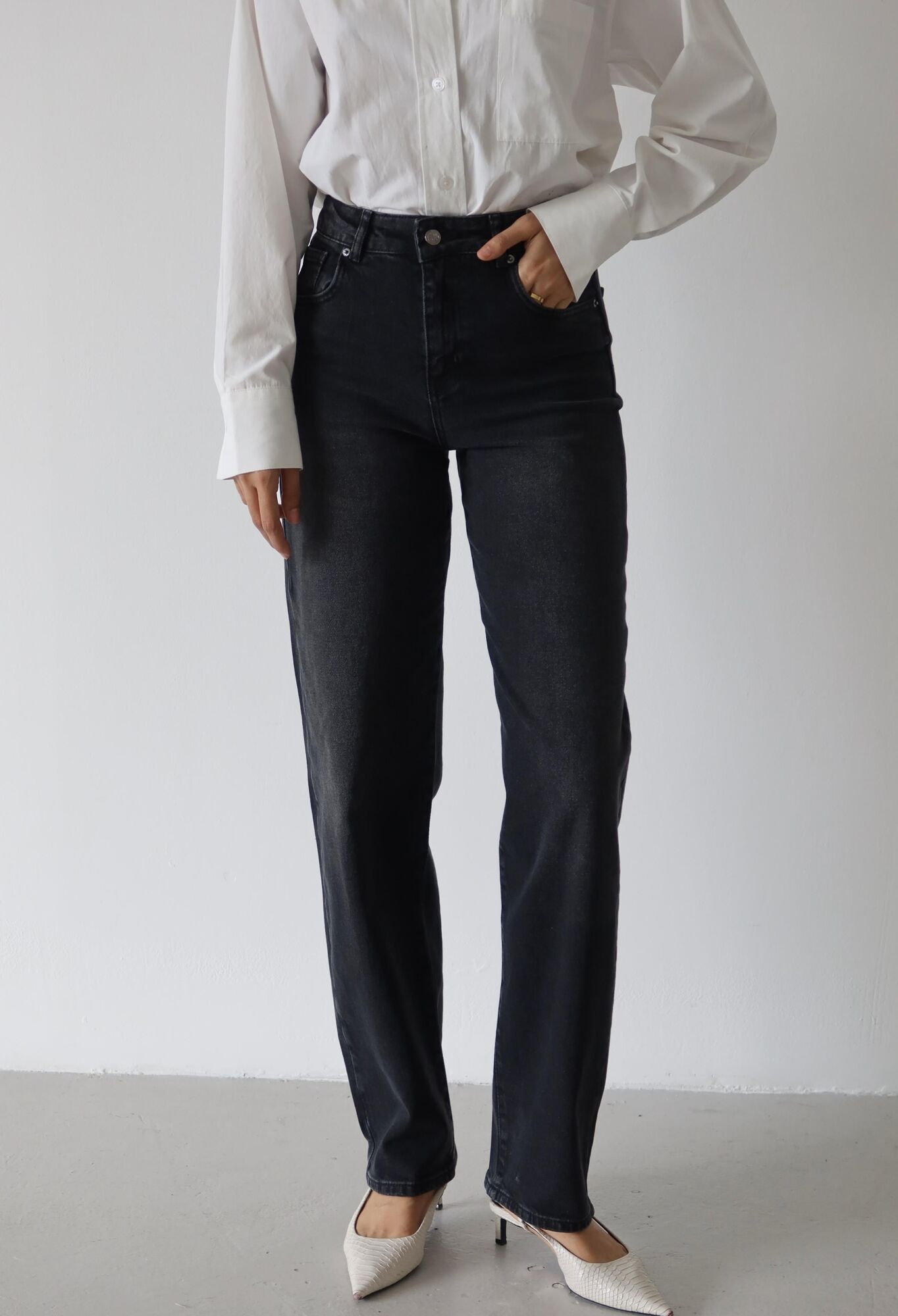 Mom Jeans With High Waist And Button Closure - Brand: LACARINO - Women & Kids, Baby Clothes Wholesale - TheBS Women