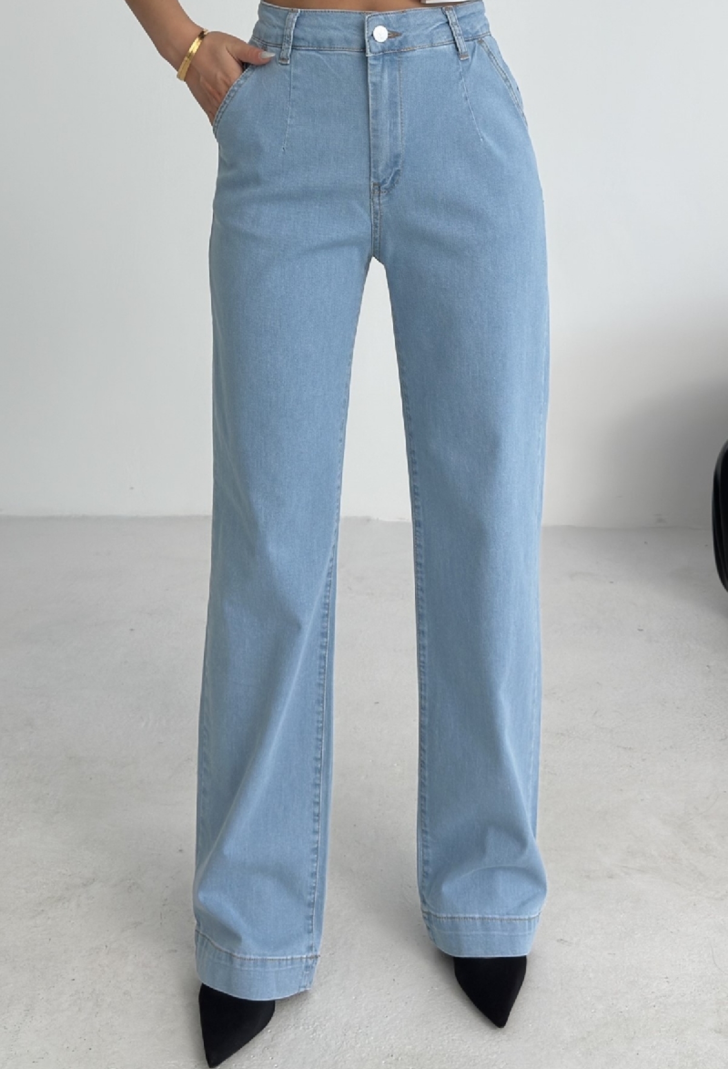 Mom Jeans With Wide Leg And Buttoned Closure - Brand: XLove - Women & Kids, Baby Clothes Wholesale - TheBS Women