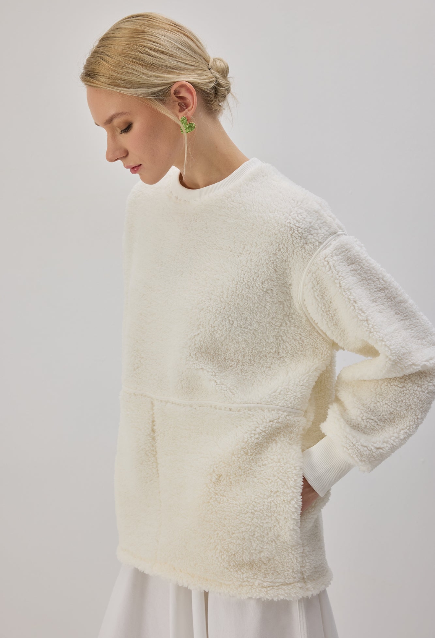 White Sweatshirt Oversized Fit Long Sleeve Crew Neck - Brand: Touche Prive - Women & Kids, Baby Clothes Wholesale - TheBS Women