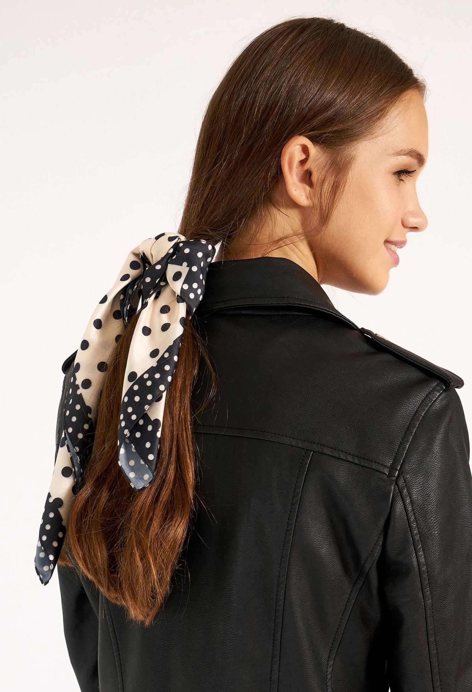 Black Scarf - White - Brand: Axesoire - Women & Kids, Baby Clothes Wholesale - TheBS Women