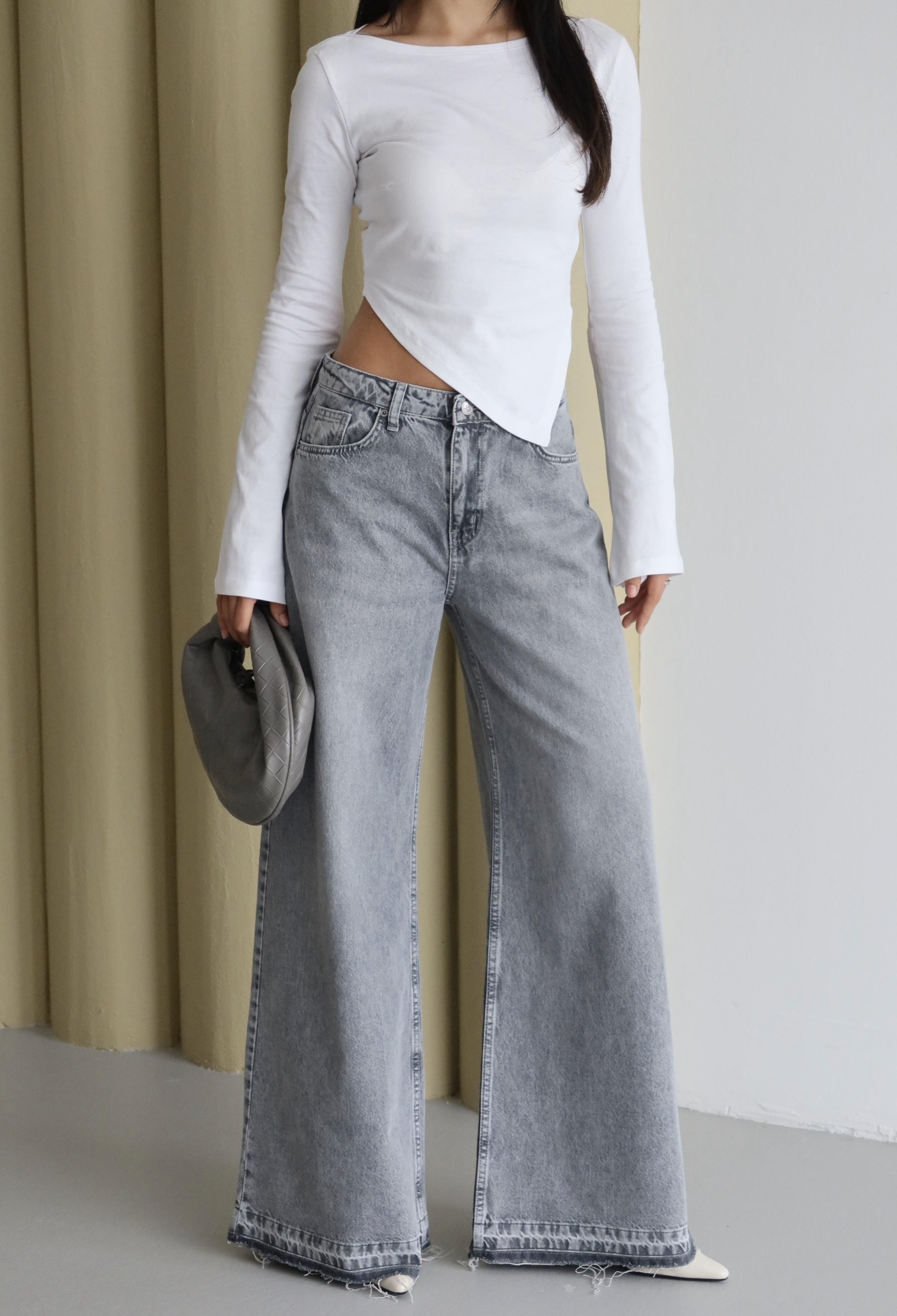 Mom Jeans With Wide Leg And Button Closure - Brand: LACARINO - Women & Kids, Baby Clothes Wholesale - TheBS Women