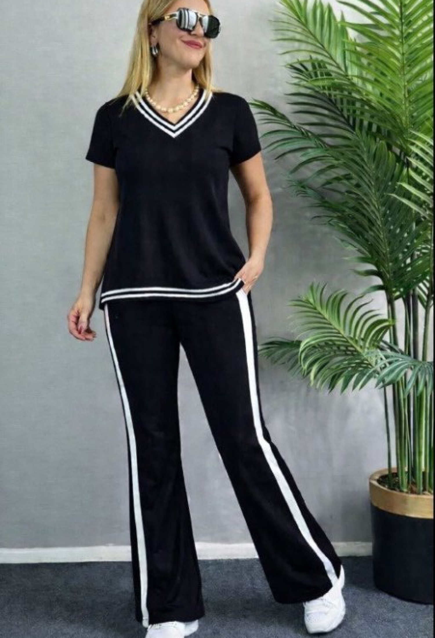 Black Casual Sport Suit With V-Neck & Flare Leg - Brand: Janes - Women & Kids, Baby Clothes Wholesale - TheBS Women