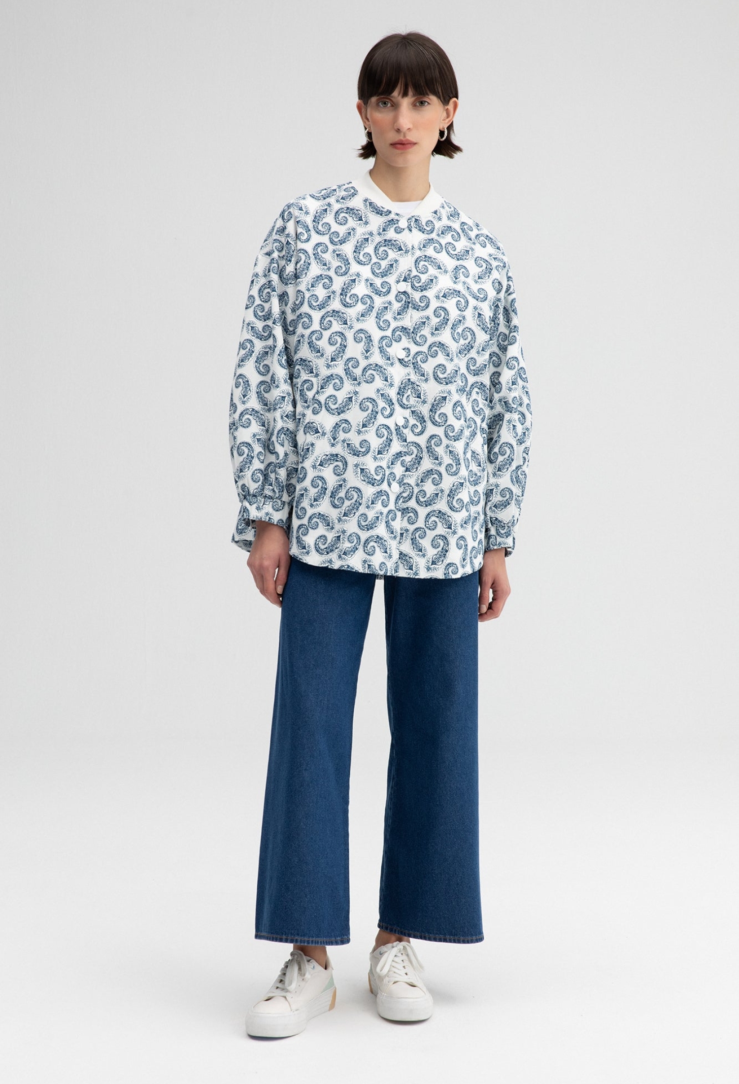 White Paisley Overshirt Jacket With Buttoned Closure - Brand: Touche Prive - Women & Kids, Baby Clothes Wholesale - TheBS Women