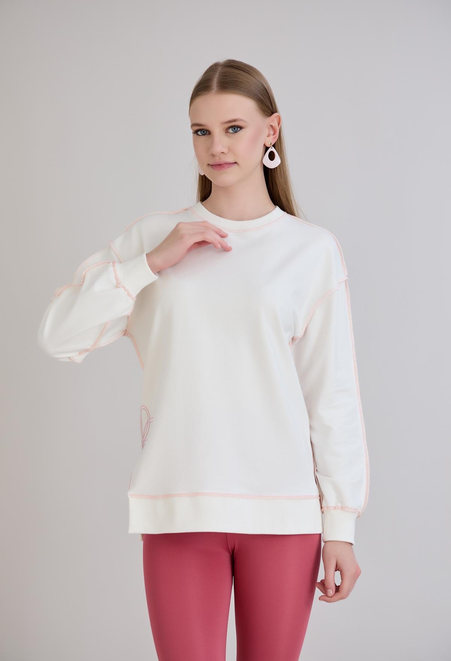 White Oversized Fit Sweatshirt With Raglan Sleeves - Brand: Sortie Collection - Women & Kids, Baby Clothes Wholesale - TheBS Women