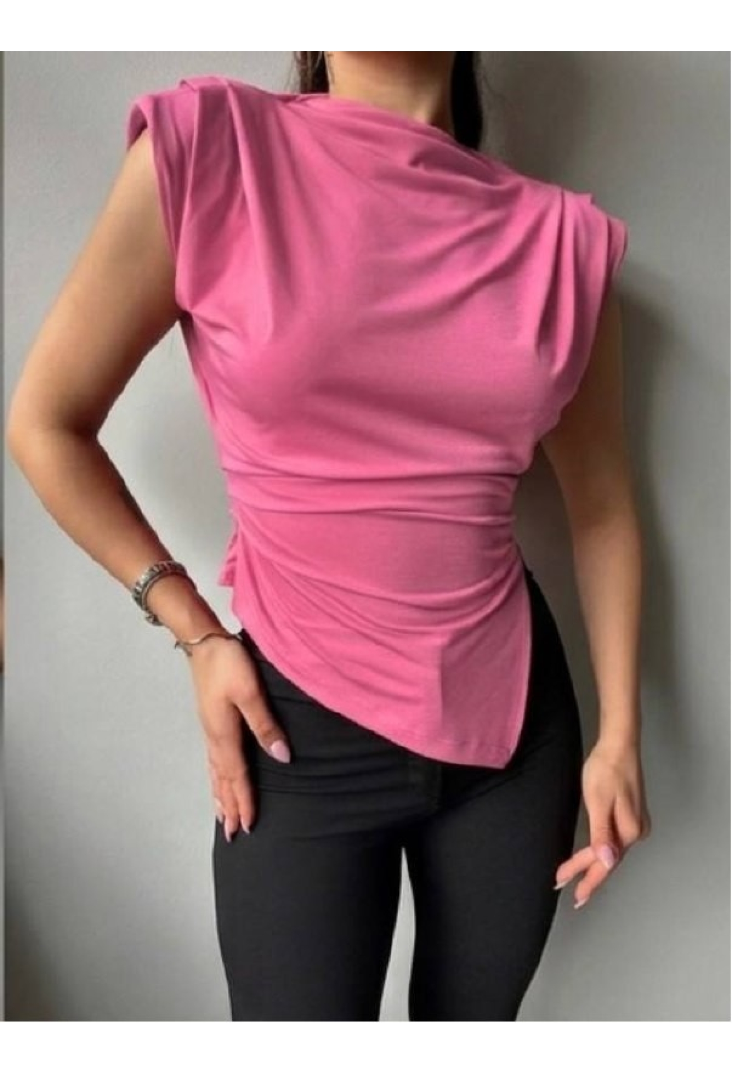 Fitted Sleeveless Blouse With Boat Neck