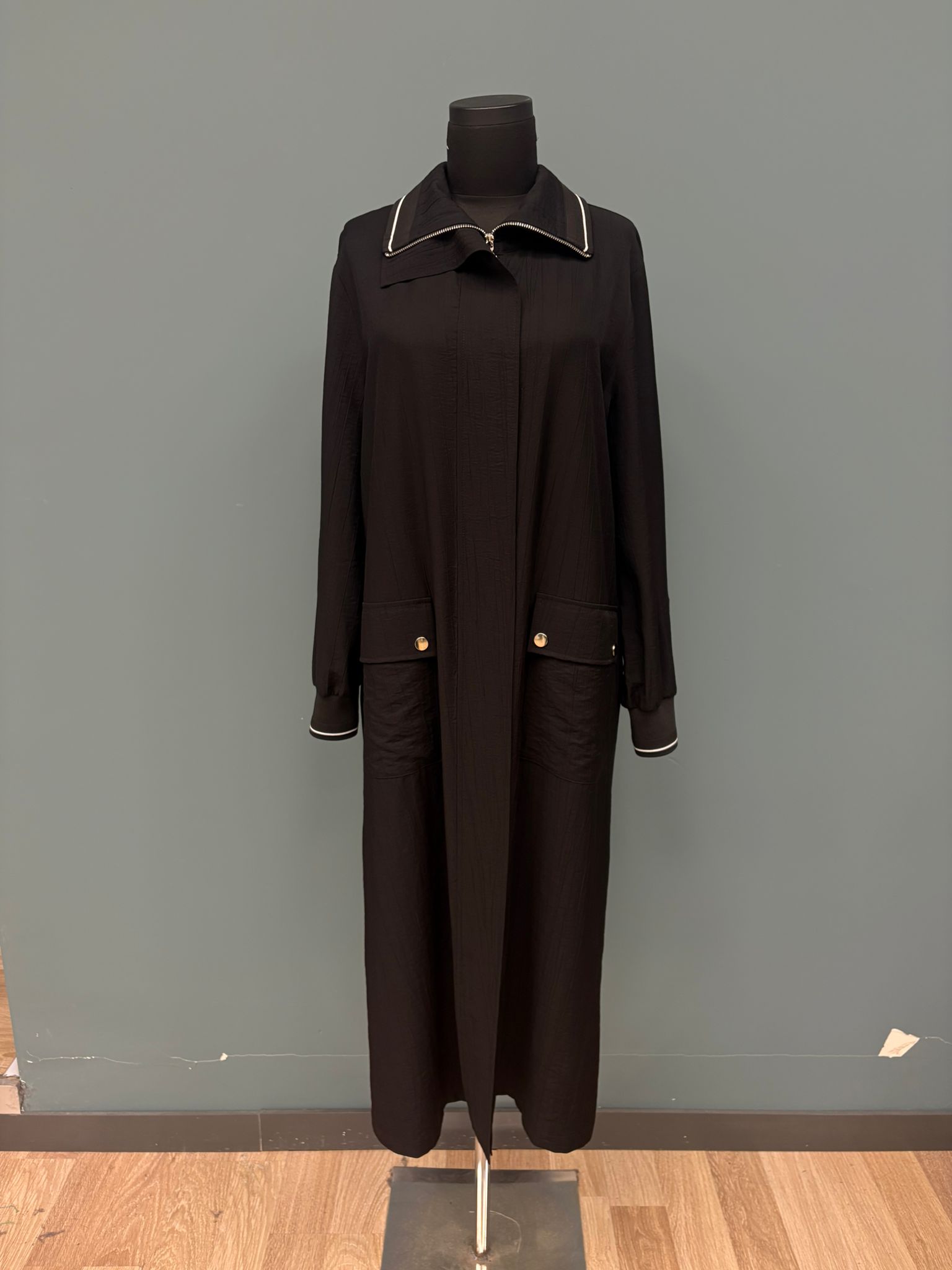 Elegant Black Single-Breasted Long Coat